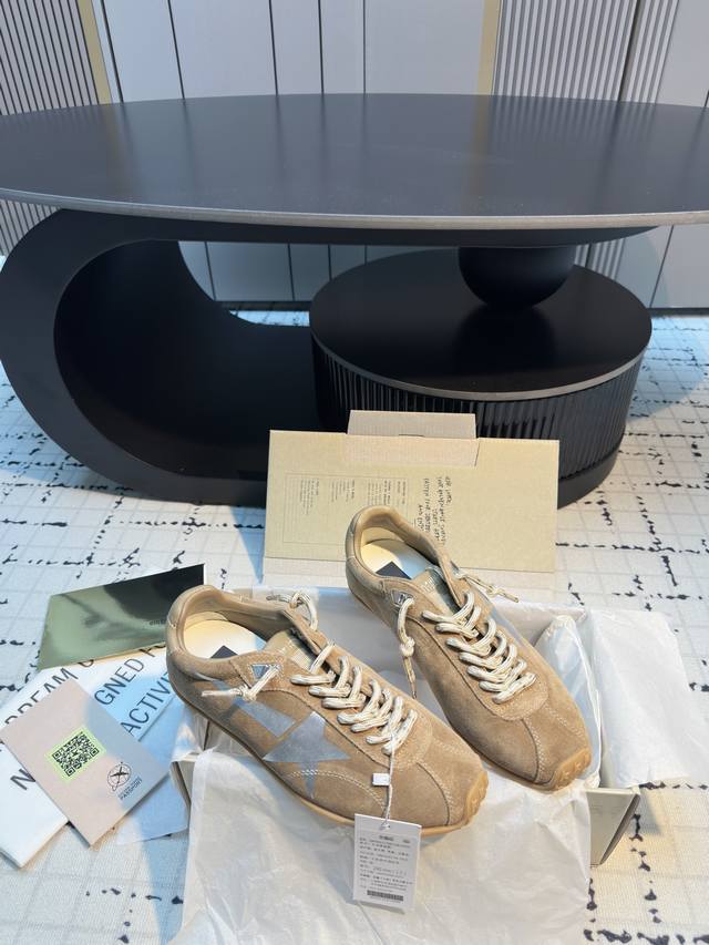 Ggdb Golden Goos* 25Ss马拉松系列暴走鞋 Marathon Speed-70年代美式田径风以简约线条勾勒速度美学，轻薄鞋款突破传统束缚。尼龙