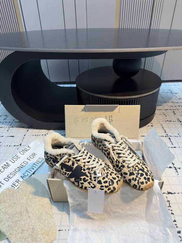 Ggdb Golden Goos* 25Ss马拉松系列暴走鞋 Marathon Speed-70年代美式田径风以简约线条勾勒速度美学，轻薄鞋款突破传统束缚。尼龙