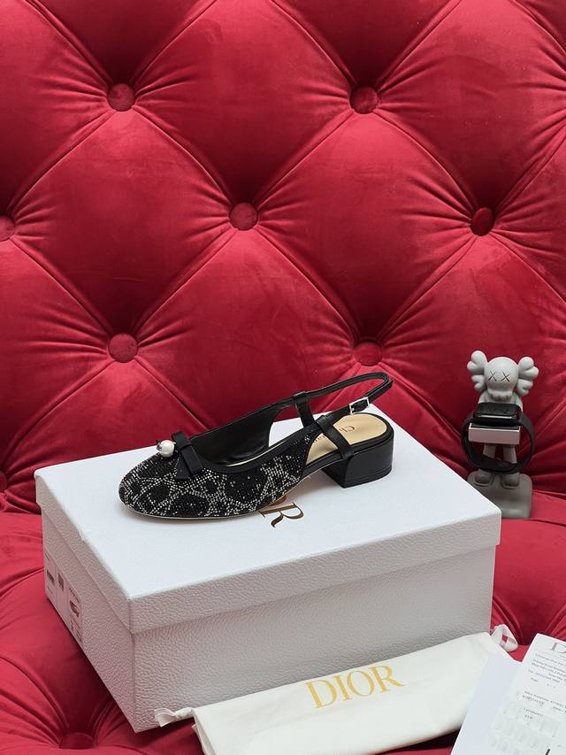 独家实拍 顶级版本 Dior 迪奥 25 早春新品 顶级版本 专柜主打新款Dior Ballet 露跟藤格纹粗跟凉鞋硬货上新 代购级别 高级感十足 国内外博主刷