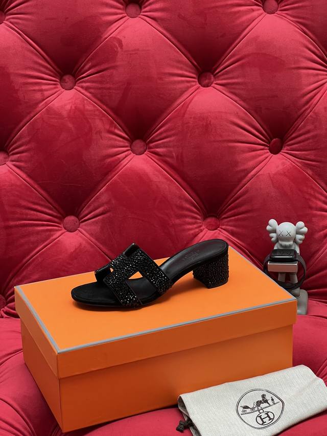 独家实拍 顶级版本 25Ss Hermes 爱马仕H拖鞋Oran经典钻石凉鞋系列 超级舒服 每个细节都做到极致 原版皮制作 每个部位纯手工打造 经典款之作 跟高