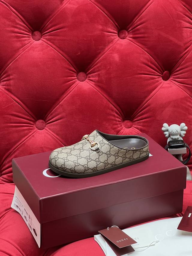 独家实拍 顶级版本 Gucc*古驰25Ss新款古奇春夏系列 Gg马衔扣拖鞋穆勒鞋 老花包头简约半拖 金典老花 pu增高水台 超轻量化 鞋面：原版定制G G布 内