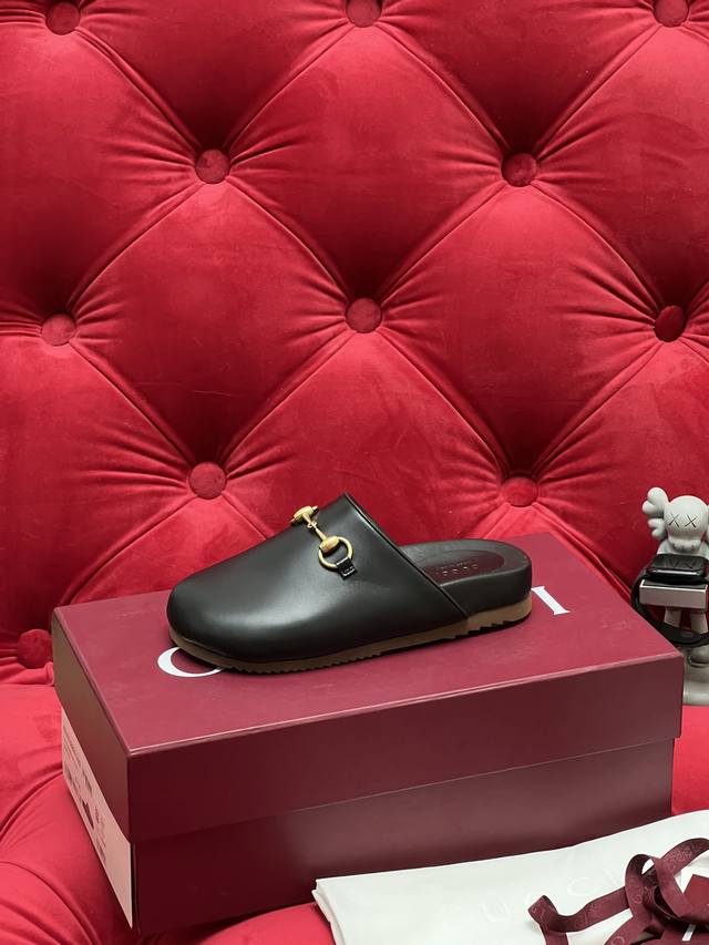 独家实拍 顶级版本 Gucc*古驰25Ss新款古奇春夏系列 Gg马衔扣拖鞋穆勒鞋 老花包头简约半拖 金典老花 pu增高水台 超轻量化 鞋面： 捷克钻 羊京 牛皮