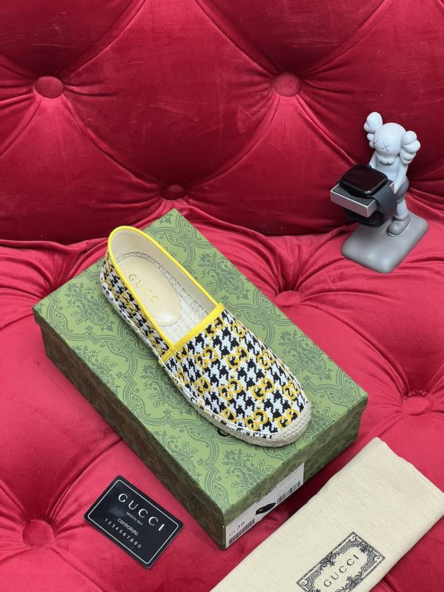 独家实拍 高版本 Ss新色早春Gucc*古奇经典Logo标识帆布渔夫鞋 草编鞋采用双G进口布料 品牌双G植绒字母交叉织图案颜色在每一季都会焕然演 通过更多新鲜瞩