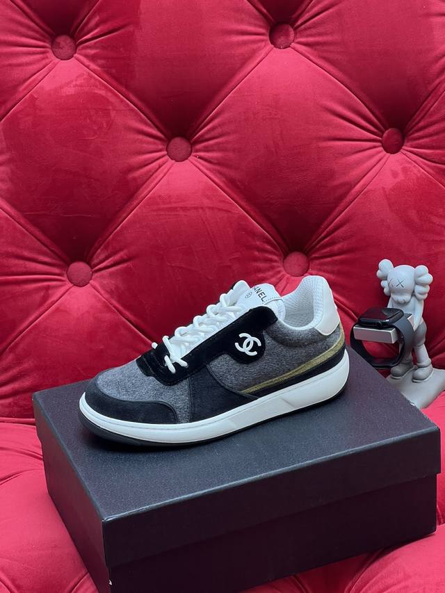 独家实拍 顶级版本 小香Chane*24Ss 春季新款休闲系列 顶级系列 非市场通货 欢迎对比 新款拼色休闲鞋 百搭的板鞋 休闲鞋 上脚后属实好搭 酷毙了 原版