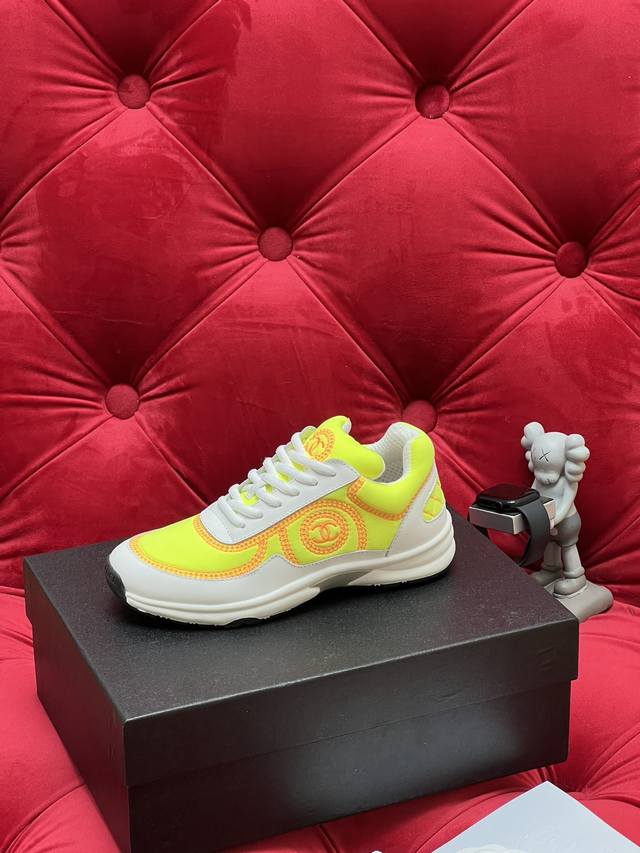 独家实拍 顶级版本 小香Chane*24Ss 春季新款休闲系列 顶级系列 非市场通货 欢迎对比 新款拼色休闲鞋 百搭的板鞋 休闲鞋 上脚后属实好搭 酷毙了 原版