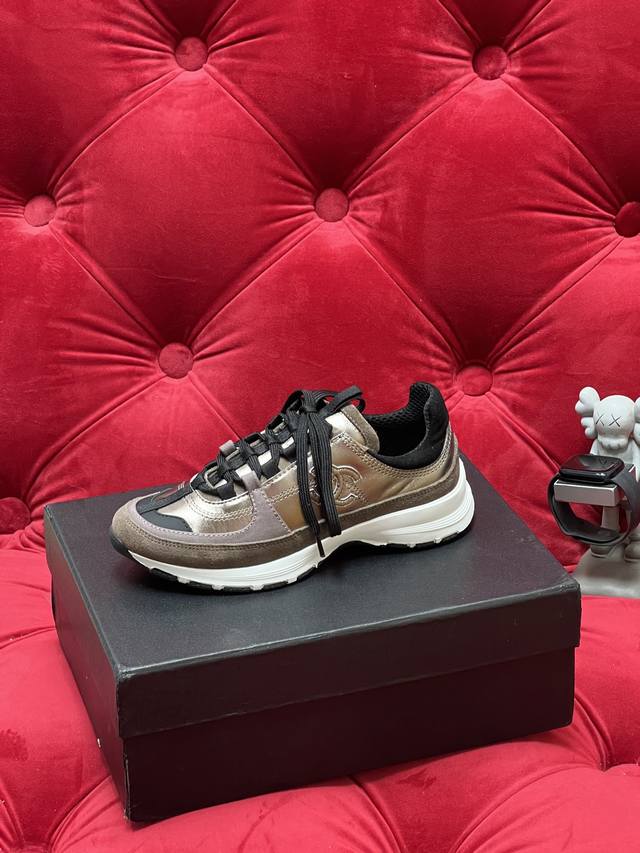 独家实拍 顶级版本 Chanel｜香奈儿25A最新德训鞋 休闲运动鞋 双C跑鞋 专柜同步 专柜非常火爆 非常难买的一款鞋 全网最火的厚底休闲鞋 可想而知小香控不