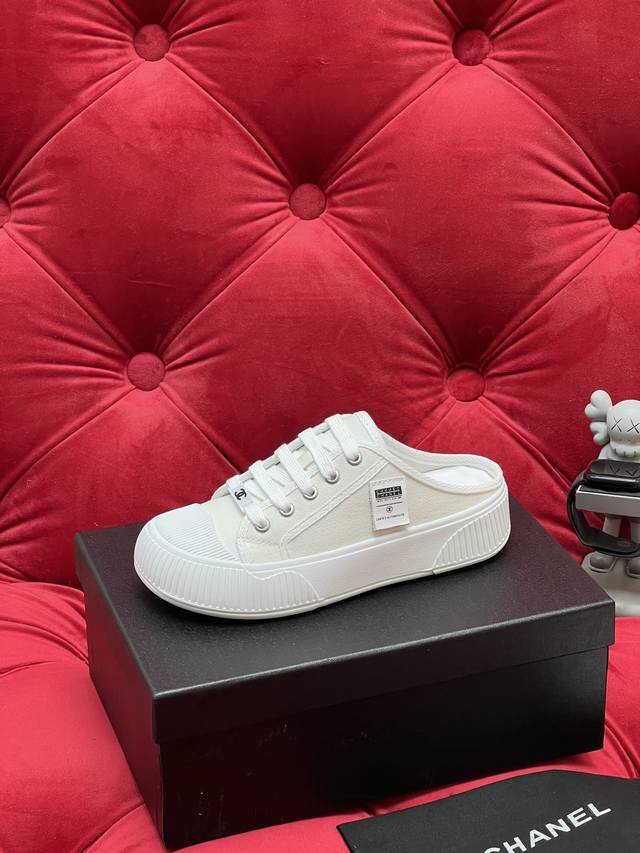 独家实拍 顶级版本 小香C家 2025新款火爆休闲饼干鞋系列 仙女款 最新的拼色绝了无法抗拒 春款工艺升级 舒适度非常棒 大底更加轻盈 更软背部字母是凹进去的工