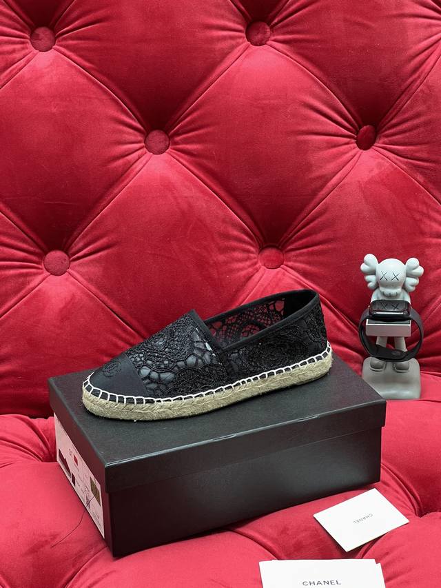 独家实拍 顶级版本 25Ss小香渔夫鞋 新出色 万年不失宠 百搭舒适款 多年坚持原版开发 要求精益求精 100%纯手工编织 精品包装 面料：定制原版蕾丝 内里：