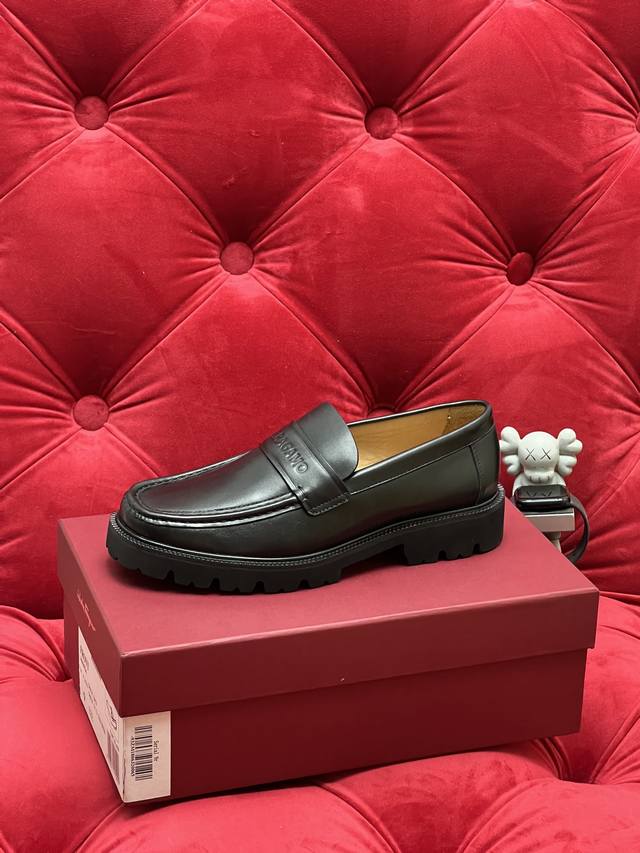 独家实拍 顶级版本 25Ss新款菲拉格慕Ferragamo 男士精品乐福皮鞋 顶级原单品质 商务正装定制皮鞋 上脚透气舒服 不累脚 鞋面：进口原版牛皮 内里：进