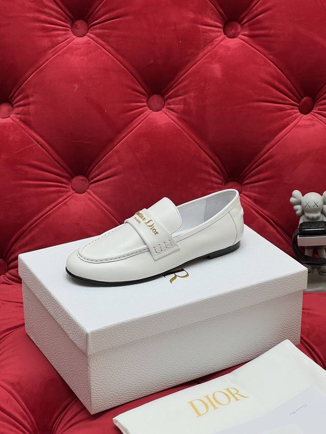 独家实拍 顶级版本 代购级 #迪奥2026Ss早春新款玛丽珍乐福鞋一眼就想要的乐福鞋 简单大方低调奢华 配上醒目的Chanristian Dior标志扣#非常高