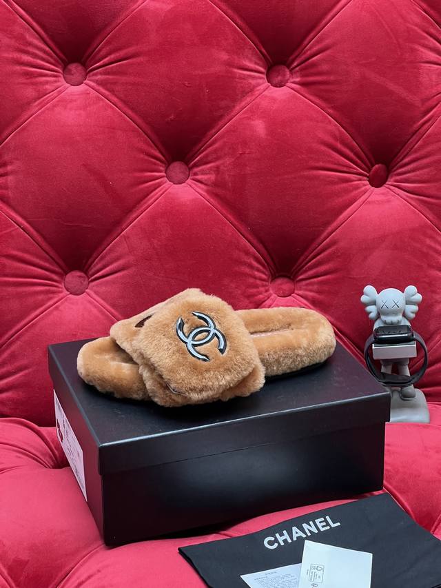 独家实拍 顶级版本 Chane*L小香26Ss早秋爆款毛拖系列 圆头包包松糕毛拖 官网同步最新款 最高版本 顶级品质 毛茸茸的时髦感十足 舒适的圆头设计 纯羊羔