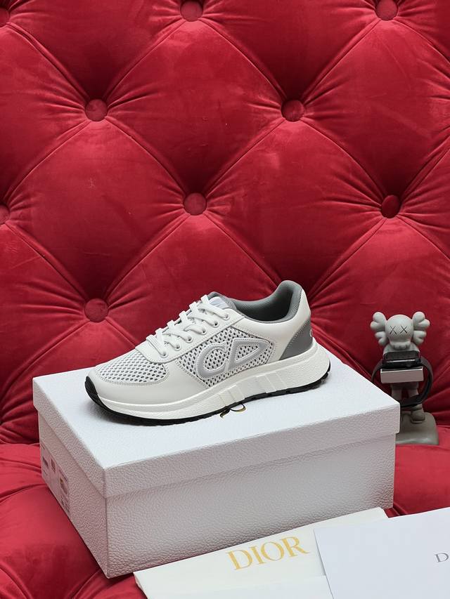 独家实拍 顶级版本 男款10 最新Runn 系列 情侣款 厚底 休闲 运动鞋 原版购入开发 做货 这款 Runn 运动鞋是二零二五秋季系列新品 以优雅时尚的造型