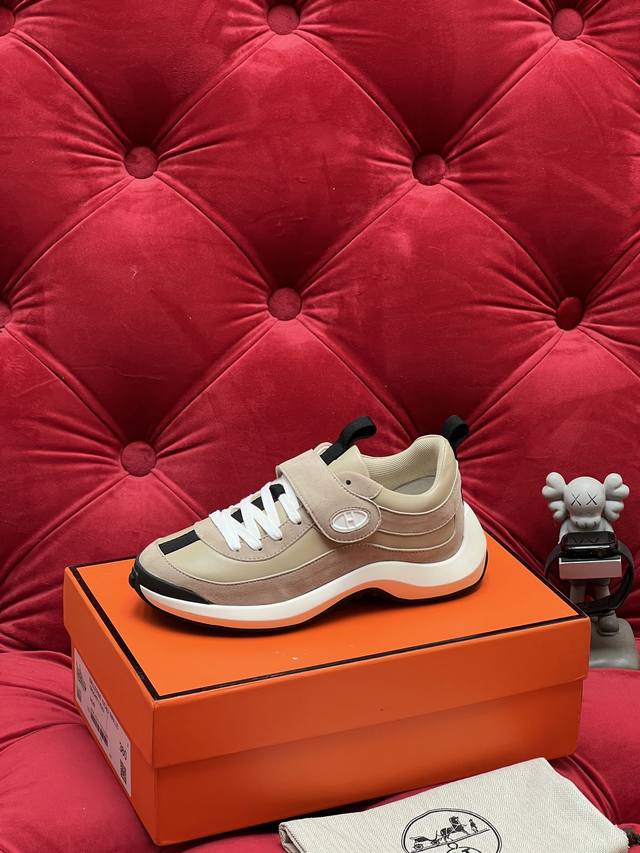 独家实拍 顶级版本 Hermes 爱马仕26Ss秋冬魔术贴厚底休闲运动鞋 休闲之履运动老爹鞋结合与麂皮山羊皮 鞋面饰以标志性“H”字母 鲜艳色彩展现活力 延续品