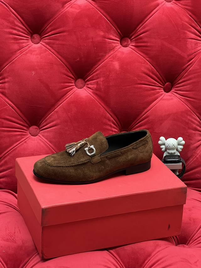 独家实拍 原单版本 25Ss Sf 顶级原单官网同步新品进出专柜无压力 质感超强 欢迎对比 婚鞋不错的选择！ 真皮大底娇贵 试穿请垫软布 避免影响二次销售 鞋面