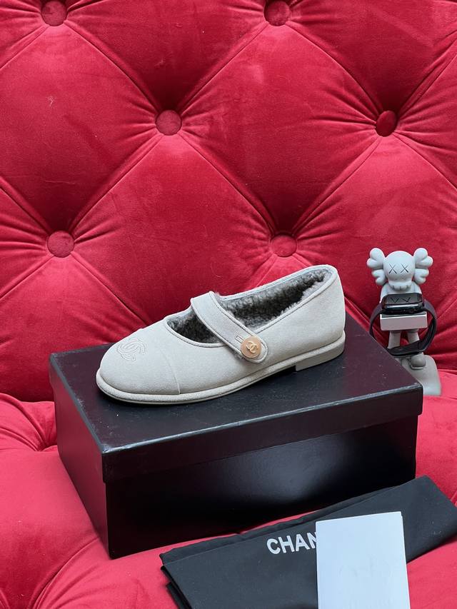 独家实拍 顶级版本 *小香 2026秋冬新品 经典款 小香双C扣玛丽珍毛毛鞋系列上新 Bs时尚圈的绝绝子 搭配将演绎着细致 极简 永不褪去的经典元素 展现与众不