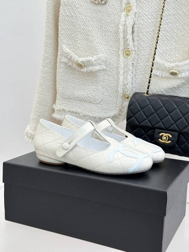 厂价 Chane*｜小香经典大双C中古T字带芭蕾舞 玛丽珍鞋 这双丽珍鞋 简直是时尚长河里的璀璨明珠 它的设计极具辨识度 大双Ct字带是点睛之笔 彰显着的经典与