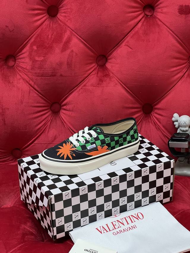 独家实拍 顶级版本 26Ss Valenti* Wans联名华伦天奴携手 Vans 发布全新联名情侣运动鞋 融合 Valentino 意式高定美学与 Vans