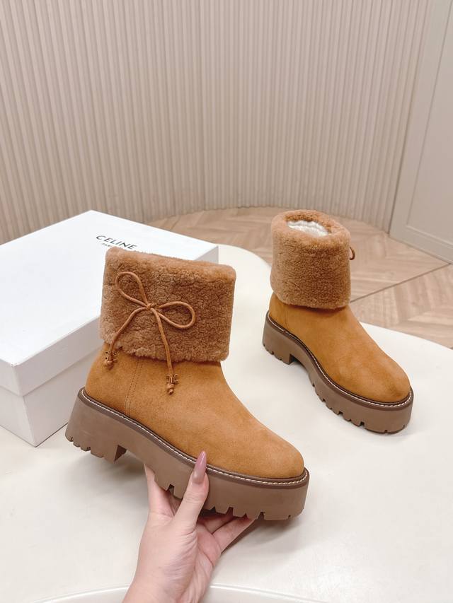 Celine 思琳新款 经典凯旋门羊毛靴雪地靴厚底短靴 超级显气质增高显瘦款 冬日女王的绝佳搭配！全羊毛保暖简约时尚又俏皮 靴筒全羊毛更显贵气优雅 鞋面：牛皮反