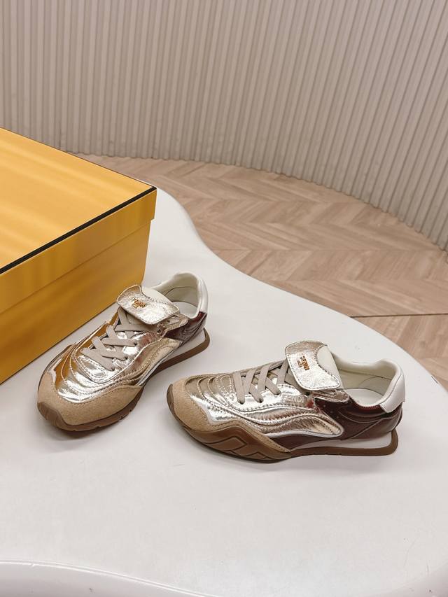 女 男+10 情侣款 Fendi 芬迪最新款 复古阿甘鞋 德训运动鞋 高级绒面皮面拼接打造，灵感来自复古，全新演绎经典，轻便、舒适、透气的四季必备单品 无论是搭