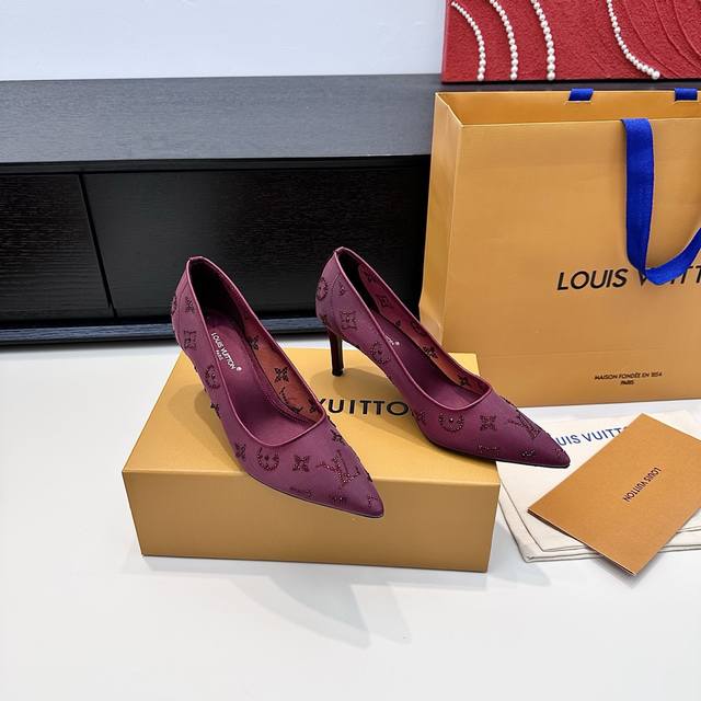 Lv驴牌2025年新款 Gala网纱烫钻高跟鞋 由璀璨莱茵石组成Monogram的雅致 真皮底 三个跟:平底，7.5Cm和9.5Cm