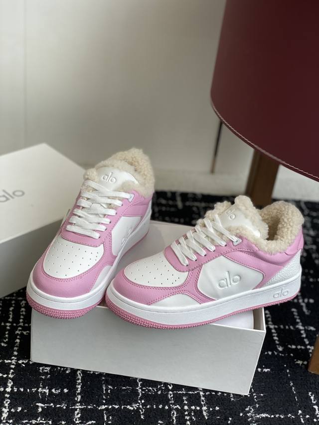 代购级 Alo25S 秋冬新款 拼色小白鞋厚底 羊毛 舒适休闲款 Alo比耐克更懂女生！上脚超级百搭！而且超级舒适！是厚底款但是上脚一点都不沉重！ 非常轻便！套