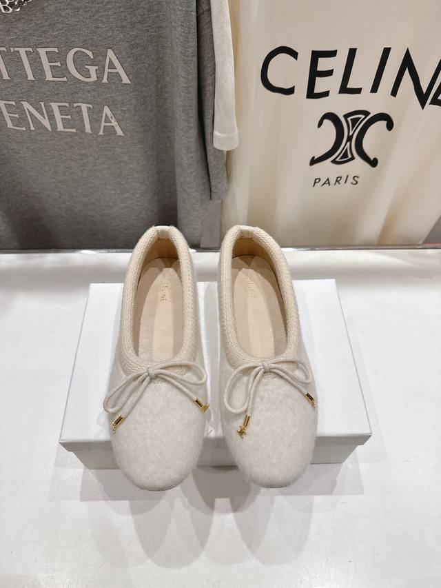 高版本出厂 Celine*赛琳F018 2025Ss新款玛丽珍平底乐福鞋单鞋 网红爆款来袭！各大网红抢先体验、Celine网红Ins种草神器、非常仙女风、气场十