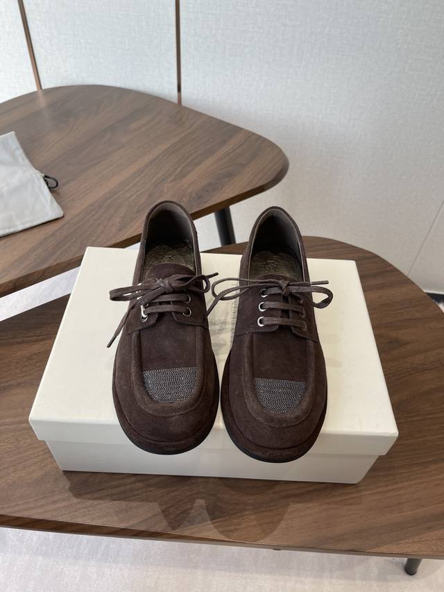 Brunello Cucinelli 25Ss 秋冬新款复古乐福鞋 Bc是意大利知名品牌，极简主义风格，纯手工串联珠链配饰！复古又高级！简约又大气，属于非常耐看