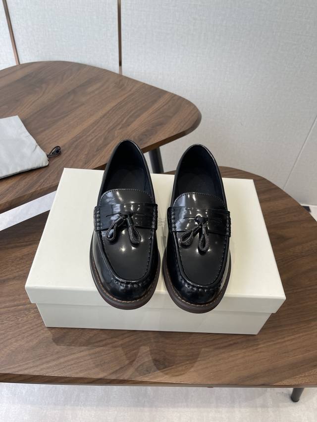 Brunellocucinelli 2025Vs秋冬季毛里乐福系列 Brunellocucinelli 原版定制 穿着它轻盈舒适，即使通勤穿，也丝毫不怯场。鞋子