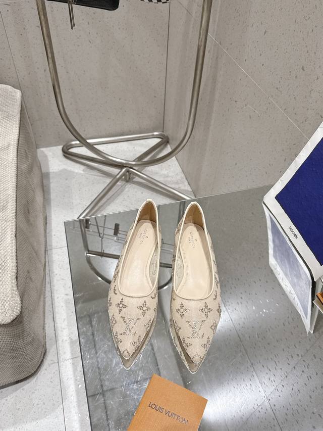 Lv网纱钻单鞋 Loui&Vuitto2025新款 顶级版本 本款 Gala 高跟鞋为网格鞋身刺绣璀璨莱茵石 Monogram 图案，成就适宜夜间出行的雅致之选