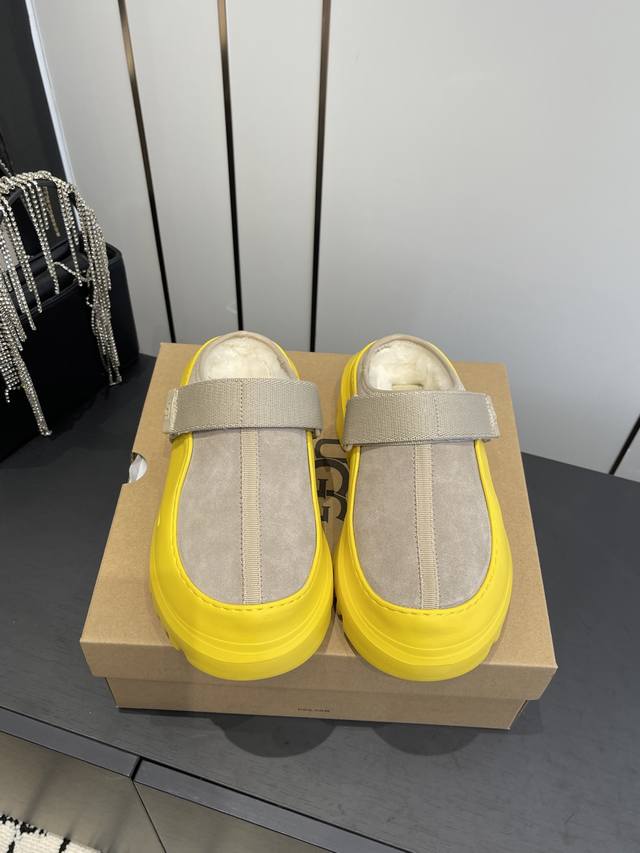 情侣款 Ugg新款羊毛鞋 贴脚又舒服，完全不会磨脚，穿一整天都不累。有设计感，无论是搭配牛仔裤走休闲风，还是搭小裙子走温柔风，都能轻松拿捏，适配度100% 回头