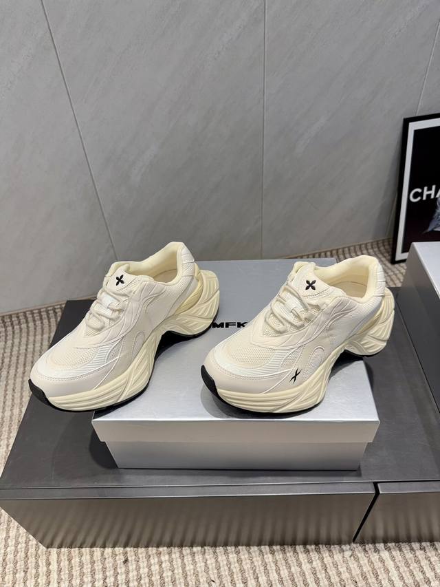 出厂: 独家顶级版本 Smfk Tide 2025Vs秋冬最新王炸爆款老爹休闲系列 十字花老爹休闲鞋 百搭的极简风国潮，新作继承了诸多品牌制胜的流行元素，势必大