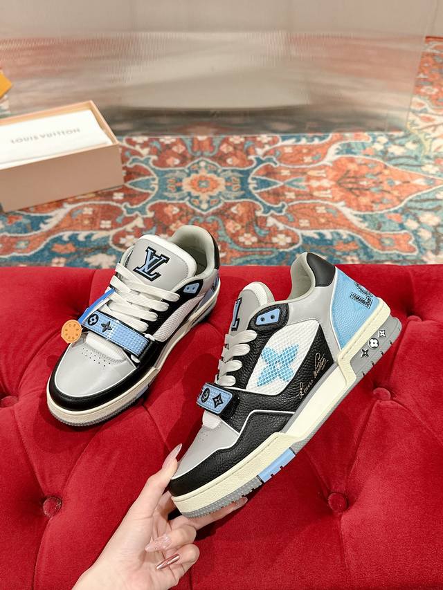 Lv 路易威登L家 驴牌 Trainer系列 魔术贴 四叶草 休闲 运动鞋 滑板鞋 原版购入开发 做货 原版购入开发 做货 本款 Lv Trainer 运动鞋为