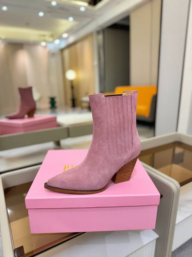 价格p： 德州巴黎 paris Texas 西部短战靴 优雅风格，创造不一样的感觉！ 它是你鞋柜里不可缺少的战靴！ 简约气质款式，市场最高版本 ◆ 材料：丝光牛