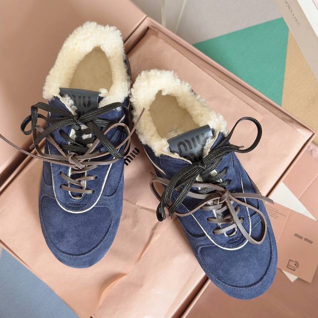 顶级版本：情侣款 Miumiu缪缪 最新走秀款Gymnasium系列 拼色 休闲 运动鞋 德训鞋 阿甘鞋 原版购入开发 做货 这款运动鞋选用科技面料和绒面皮革匠