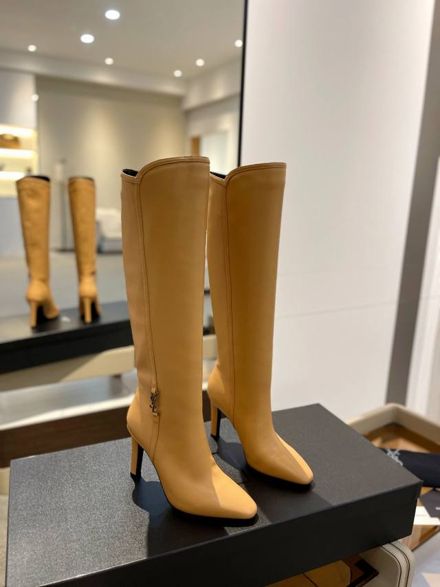 价格p： ◆ 年度畅销款 圣罗兰 秋冬新款 圣罗兰 Saint Laurent0， 开始叫做Yves Saint Laurent 或 简 做Ysl，是法国人伊夫