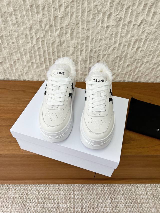 G637 Celine 赛琳 25Ss秋冬新款 厚底 羊毛休闲鞋 动鞋鞋舌和鞋后帮饰有Celine标志运动鞋 鞋后帮和侧面压印Celine标志 厚底面包鞋 秋冬