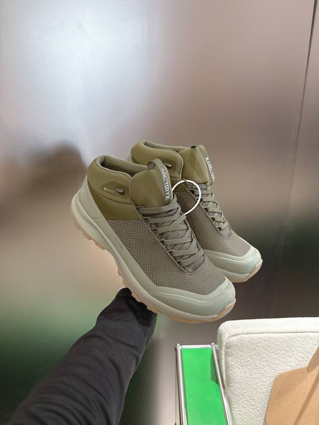 顶级版本 毛里20 K045 Arcteryx始祖鸟 Sylan 舒适织物防水透气 低帮跑步鞋 鞋子结构：中底Tpu底盘支持保护双脚3D模具制橡胶鞋头，一体化系