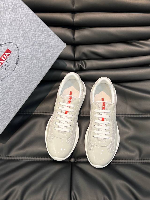 工厂p价 p家新款男士休闲运动鞋，高端品质 Tw定制双层透气网布进口小牛镜面漆皮 鞋垫是小牛皮 冲孔设计 透气舒适 原厂真空pu吸塑大底 轻质柔软 脚感超级好