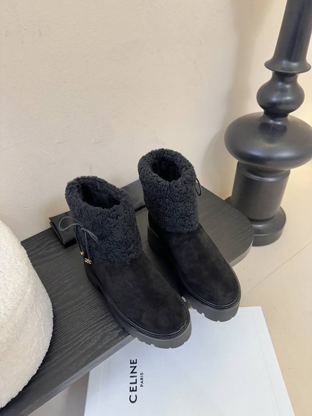 Celine 思琳最新呈现马丁靴棉靴雪地靴系列。顶级版本后跟原版皮毛一体磨砂皮羊京3D立体Logo-2，原版定制羊毛完美契合专柜颜色，原版私模进口材质多层组合橡