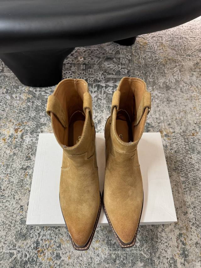 新品发售 ★面料 牛反绒 内里 羊皮 鞋底 牛皮底 优雅风格 创造不一样的感觉 跟高5.5 Cm 专柜包装 简约气质款式！ Show Bdetails ⊿：Si