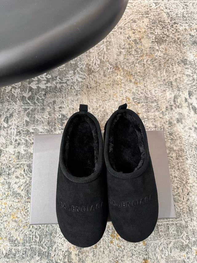 新品上架 ★面料： 牛津＋环保羊毛卷 内里：环保羊毛卷 鞋底：橡胶底 优雅风格 创造不一样的感觉 跟高：4.5 Cm 简约气质款式！ 市场顶级 Show Bde