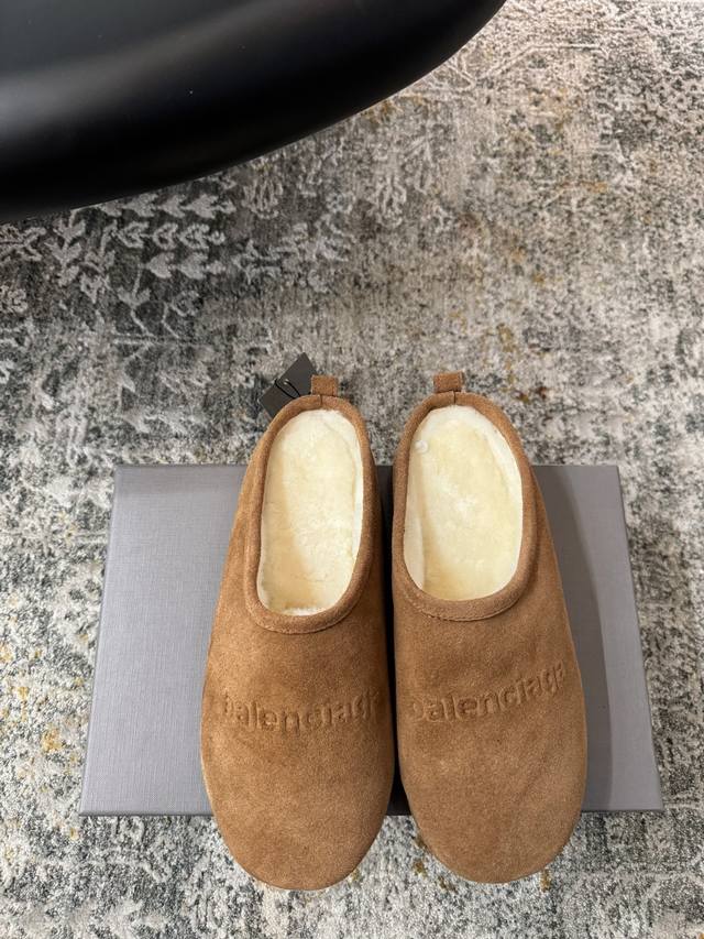 新品上架 ★面料： 牛津＋环保羊毛卷 内里：环保羊毛卷 鞋底：橡胶底 优雅风格 创造不一样的感觉 跟高：1 Cm 简约气质款式！ 市场顶级 Show Bdeta