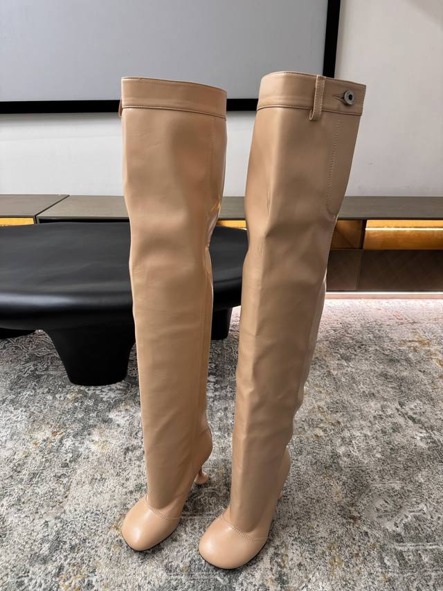 堆堆靴 ★面料 弹力莱卡纤维 内里 真皮 鞋底 牛皮 视觉盛宴 性感自由气质 跟高 10Cm 专柜包装 简约气质款式！ 市场顶级 Show Bdetails ⊿