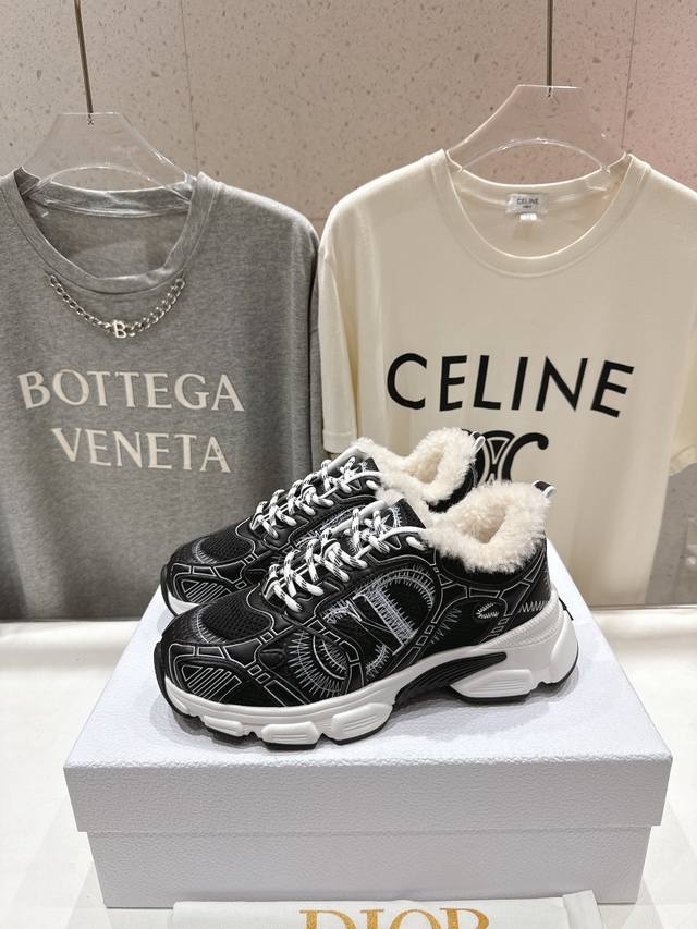 顶级秋冬新款加毛休闲运动鞋老爹鞋...融入D家高定精神诠释经典跑鞋！原版开发，市场顶级版本 网眼织物和进口牛皮的搭配，打造对比鲜明的现代风格！真的很时髦 原版拆