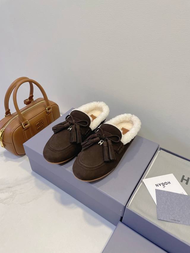 超暖乎～Hogan 霍根 一眼就沦陷！ 经典流苏+小H点缀，舒适豆豆鞋底再熟悉不过了！ Size 35-40 原盒包装配件