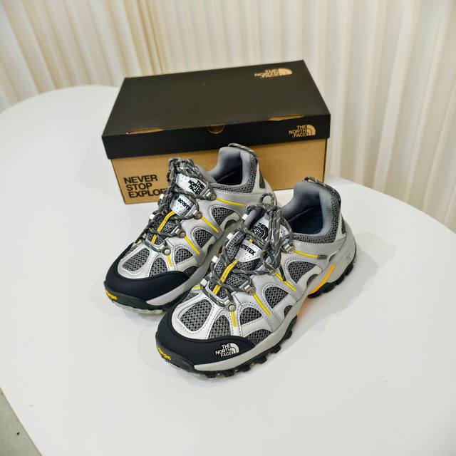 The North Face 北面 乐斯菲斯户外运动休闲登山鞋越野徒步鞋 高版本品质 情侣款 面料采用进口磨砂牛皮 鞋底采用Vibram黄金大底 专门为鞋底设计