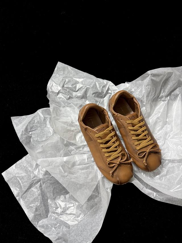 棕色油腊皮 其它色340 Abra 新品 复古风德训鞋｜把“Vintage潮感”穿成日常 焦糖棕皮质自带复古滤镜 鞋带蝴蝶结又甜又飒 这双鞋把复古与时髦糅得恰到