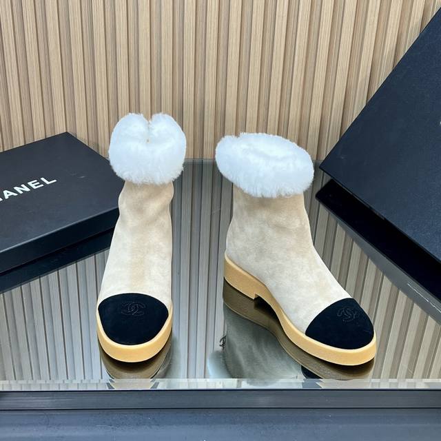 工厂p价 Chanel 香奈儿 25K 秋冬毛毛雪地靴 厚底 超舒服保暖 羊毛 流行风纯皮毛一体羔羊毛打造！小香Lg超温暖的感觉，穿上仿佛踩在云朵上，精致高级！