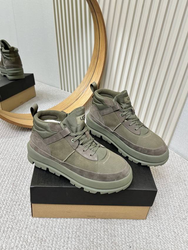 工厂p批p￥ 女款 男款 Ugg官网主推款复古工装靴真羊毛雪地靴子 面料 ：黑色，粟色， 军绿色 内里 ：纯澳洲进口皮毛一体百分之百的全羊毛 款式 ：简约百搭