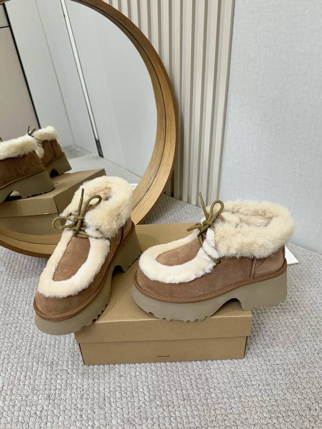 工厂p批p￥ 纯原正品澳洲Ugg雪地靴 埃斯米坡跟短靴 溢毛系带款 最近爆火的埃斯米系列，真的太爱了 羊皮毛溢毛，温暖又复古～ 兼具设计感与慵懒感的毛毛短靴，怎